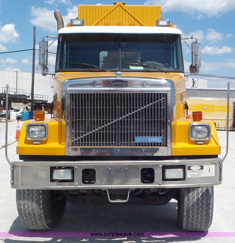 image for item L2000 1995 Volvo ACL bridge inspection truck