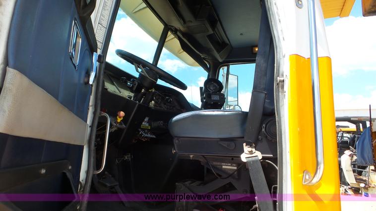 image for item L2000 1995 Volvo ACL bridge inspection truck