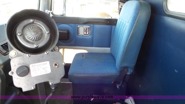 image for item L2000 1995 Volvo ACL bridge inspection truck