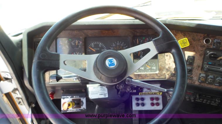 image for item L2000 1995 Volvo ACL bridge inspection truck