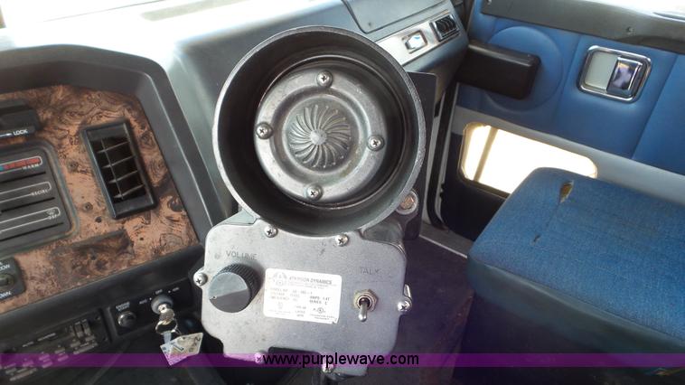 image for item L2000 1995 Volvo ACL bridge inspection truck