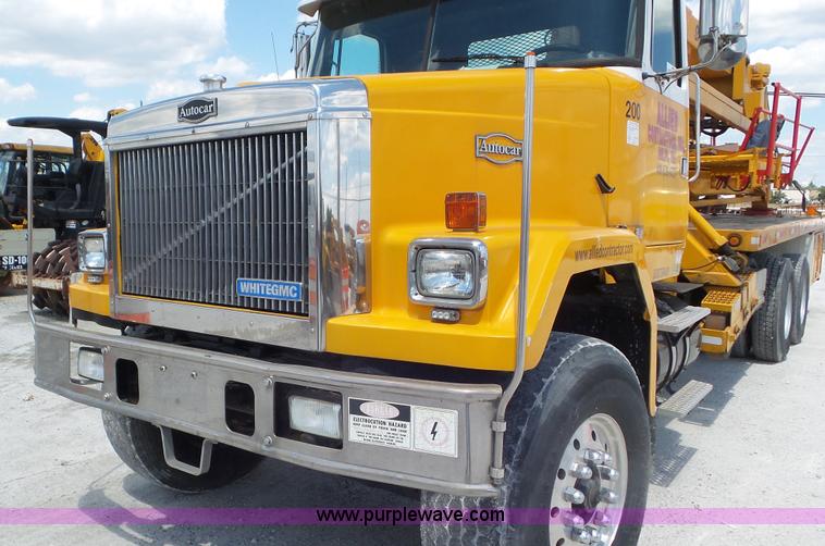 image for item L2000 1995 Volvo ACL bridge inspection truck