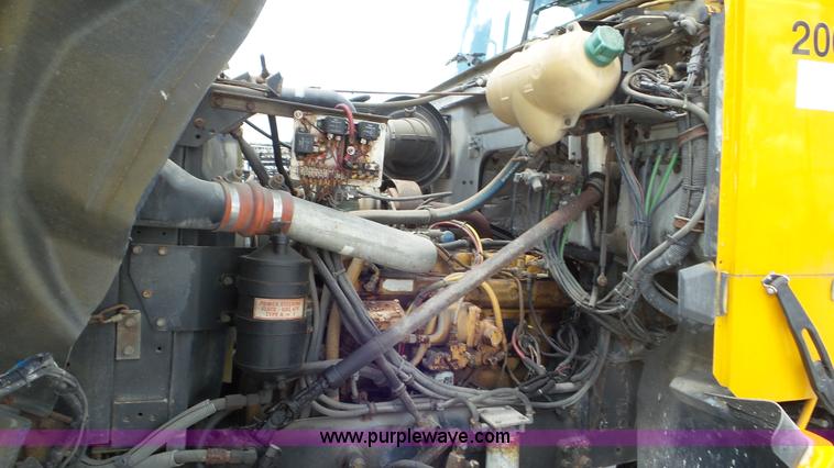 image for item L2000 1995 Volvo ACL bridge inspection truck