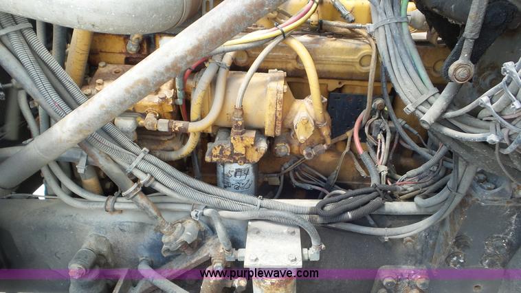 image for item L2000 1995 Volvo ACL bridge inspection truck