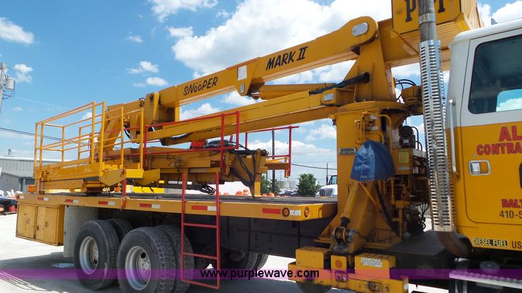 image for item L2000 1995 Volvo ACL bridge inspection truck