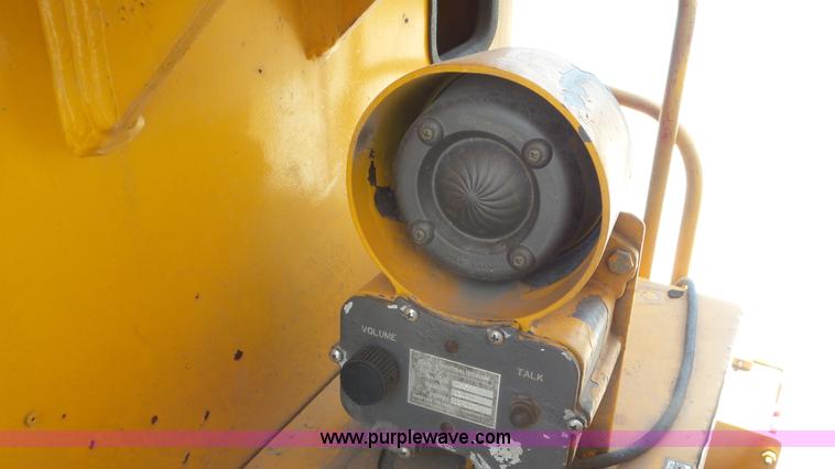 image for item L2000 1995 Volvo ACL bridge inspection truck