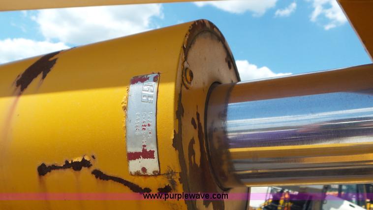 image for item L2000 1995 Volvo ACL bridge inspection truck