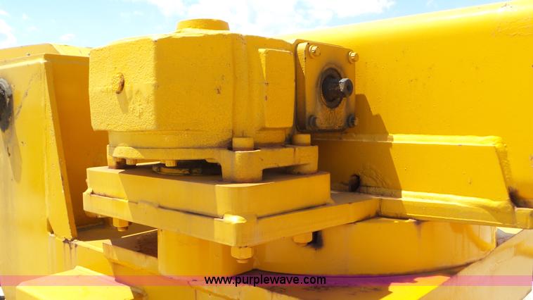 image for item L2000 1995 Volvo ACL bridge inspection truck