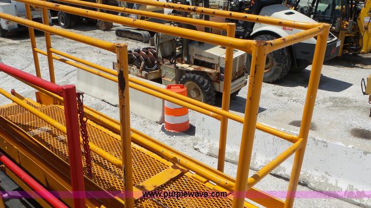 image for item L2000 1995 Volvo ACL bridge inspection truck