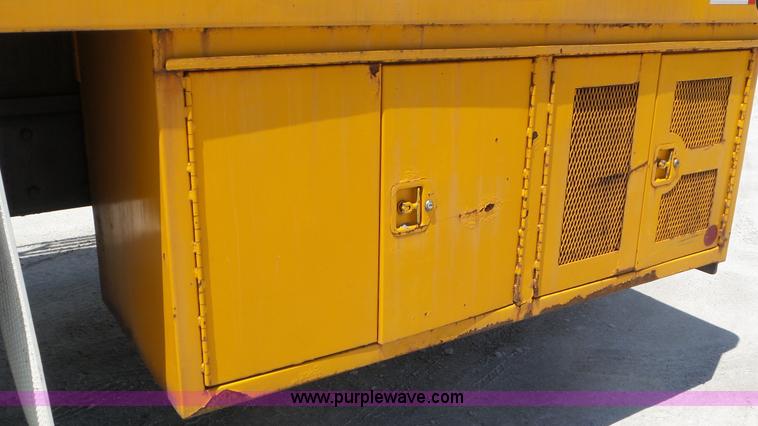 image for item L2000 1995 Volvo ACL bridge inspection truck