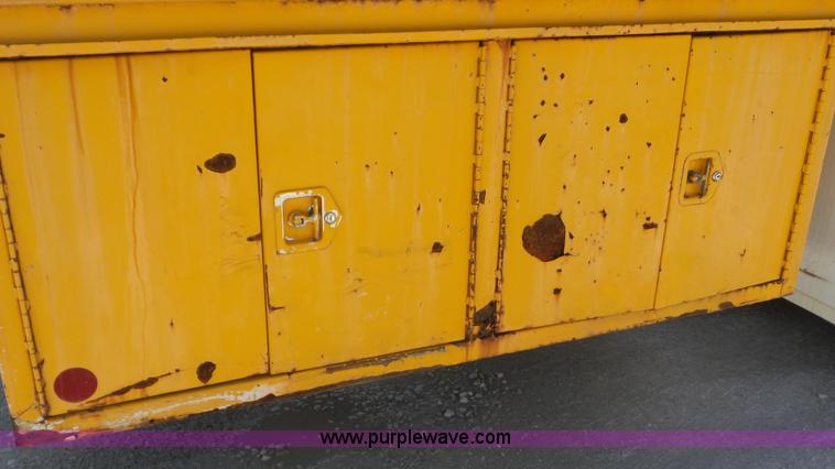 image for item L2000 1995 Volvo ACL bridge inspection truck