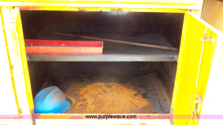 image for item L2000 1995 Volvo ACL bridge inspection truck