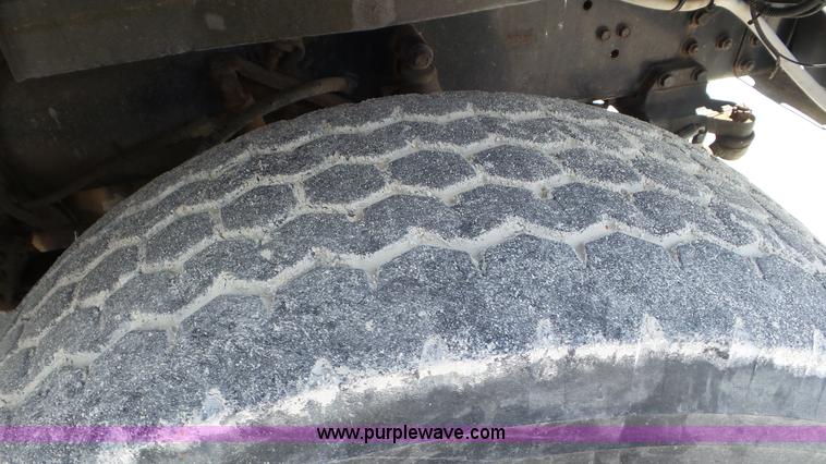 image for item L2000 1995 Volvo ACL bridge inspection truck