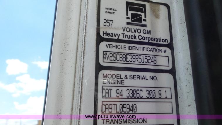 image for item L2000 1995 Volvo ACL bridge inspection truck