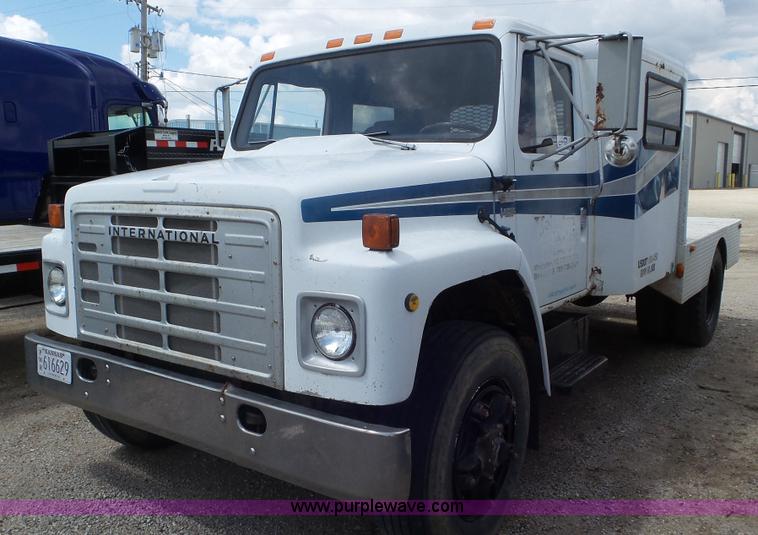 image for item L2080 1983 International 1754 flatbed truck