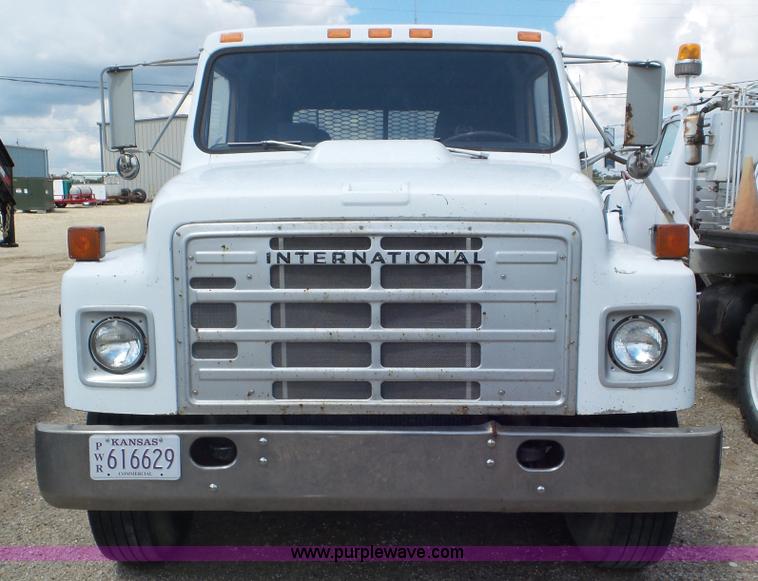 image for item L2080 1983 International 1754 flatbed truck