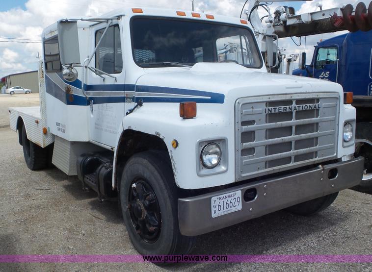 image for item L2080 1983 International 1754 flatbed truck