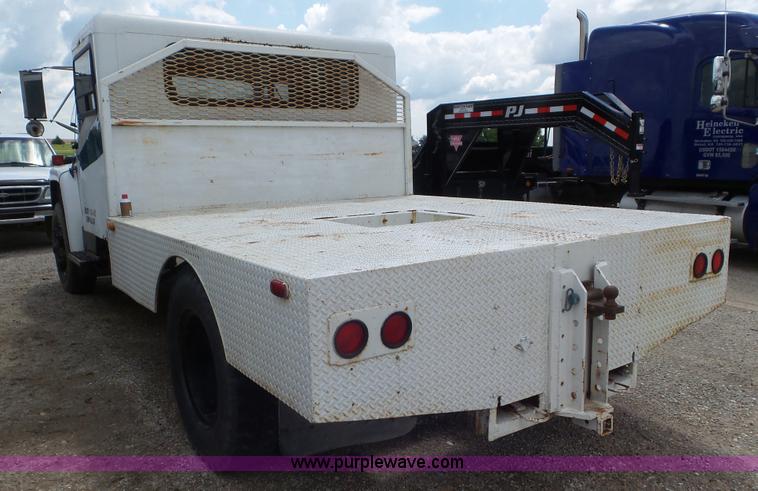 image for item L2080 1983 International 1754 flatbed truck