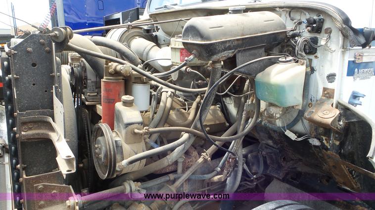 image for item L2080 1983 International 1754 flatbed truck