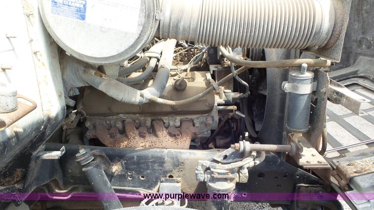 image for item L2080 1983 International 1754 flatbed truck