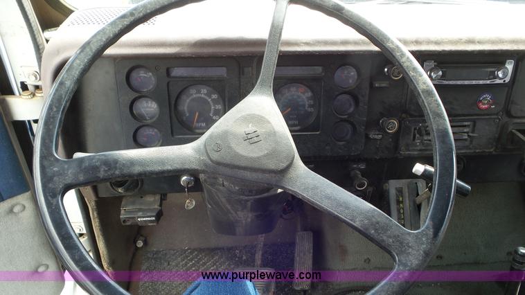 image for item L2080 1983 International 1754 flatbed truck