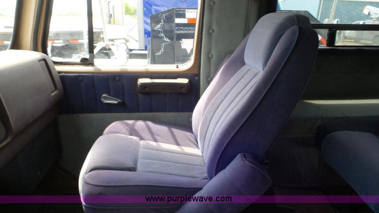 image for item L2080 1983 International 1754 flatbed truck