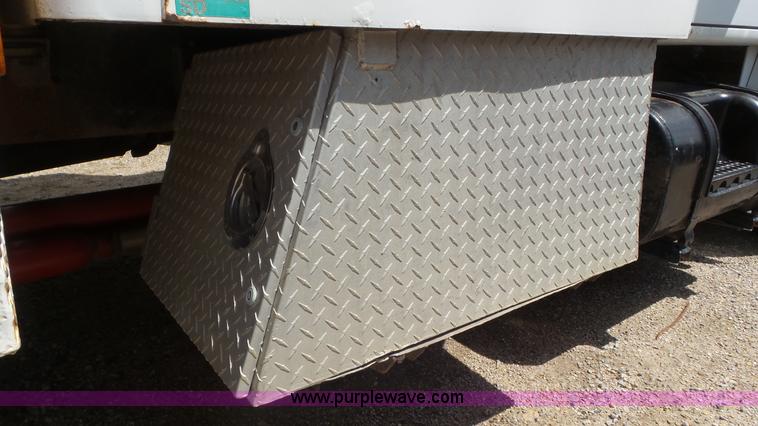 image for item L2080 1983 International 1754 flatbed truck