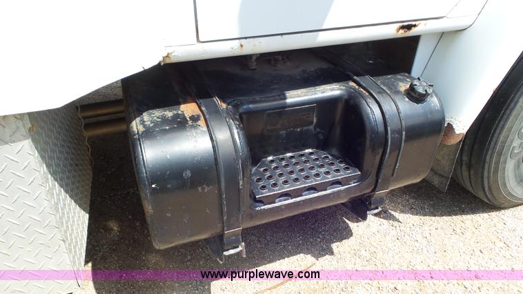 image for item L2080 1983 International 1754 flatbed truck