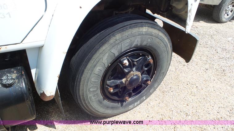 image for item L2080 1983 International 1754 flatbed truck