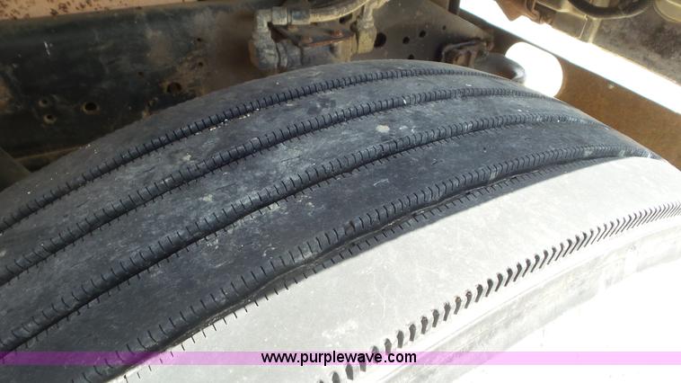 image for item L2080 1983 International 1754 flatbed truck