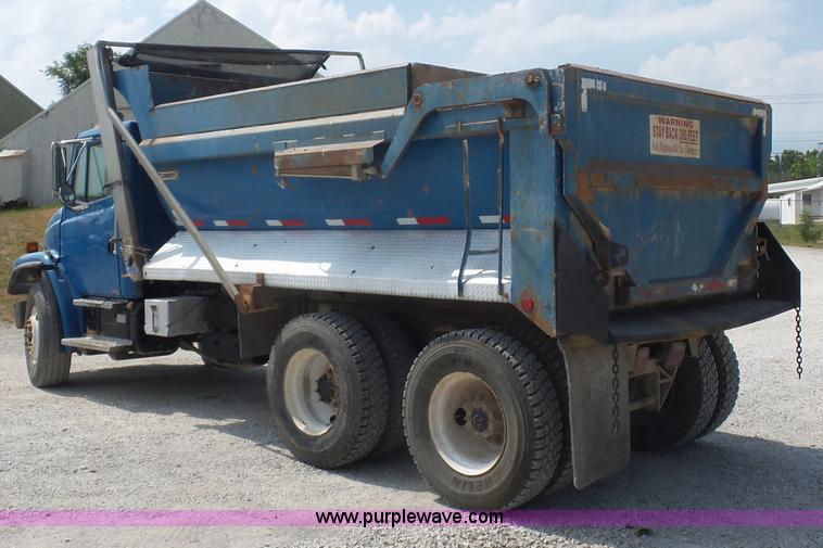 image for item L2846 2002 Freightliner FL80 dump truck