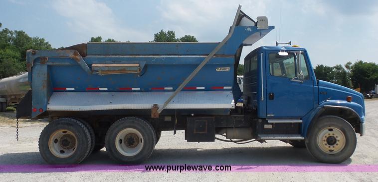 image for item L2846 2002 Freightliner FL80 dump truck