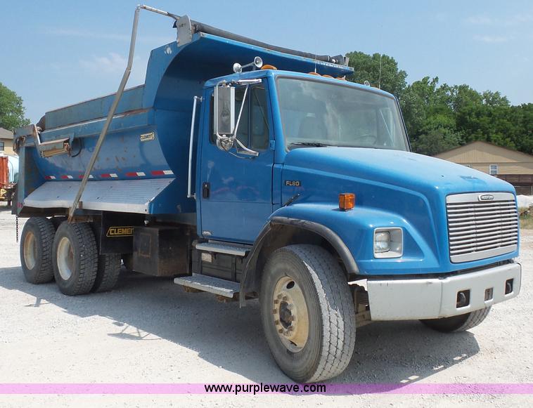 image for item L2846 2002 Freightliner FL80 dump truck