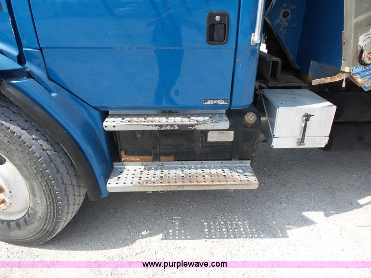 image for item L2846 2002 Freightliner FL80 dump truck