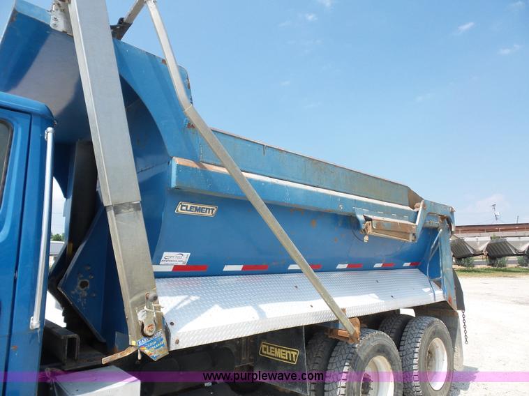 image for item L2846 2002 Freightliner FL80 dump truck