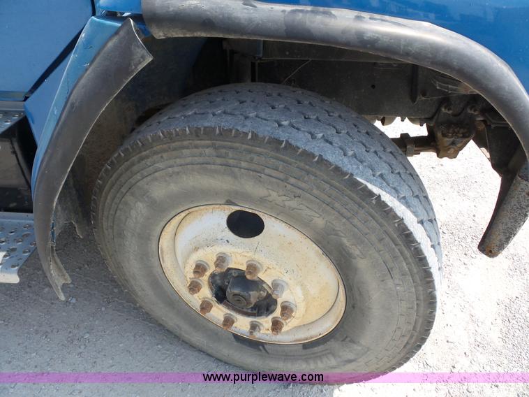 image for item L2846 2002 Freightliner FL80 dump truck