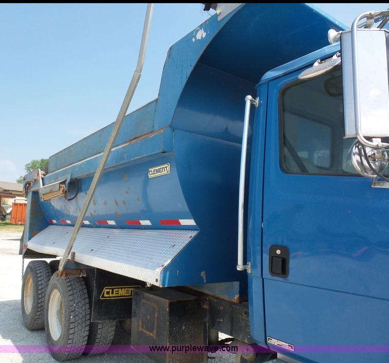 image for item L2846 2002 Freightliner FL80 dump truck