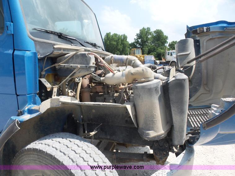 image for item L2846 2002 Freightliner FL80 dump truck