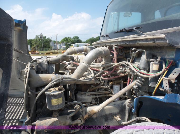 image for item L2846 2002 Freightliner FL80 dump truck