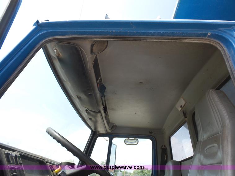 image for item L2846 2002 Freightliner FL80 dump truck