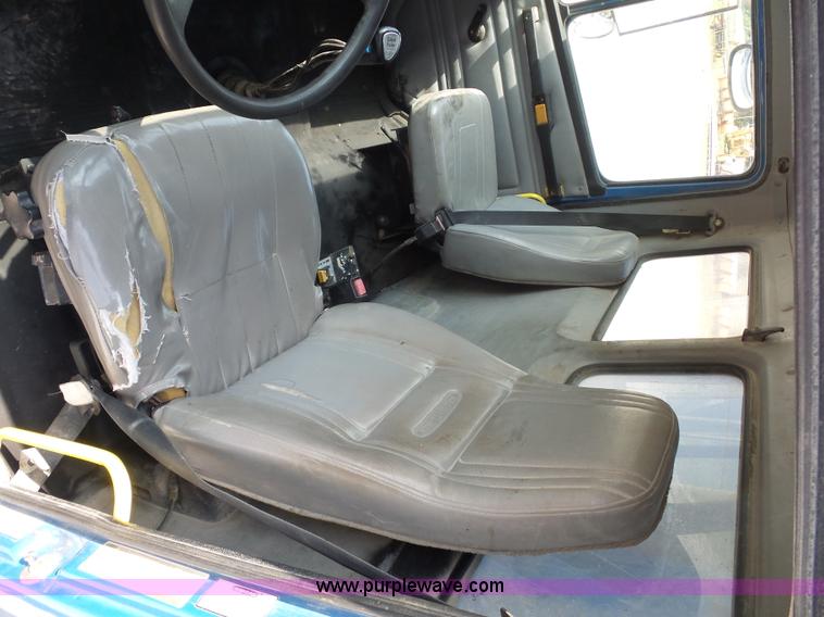 image for item L2846 2002 Freightliner FL80 dump truck