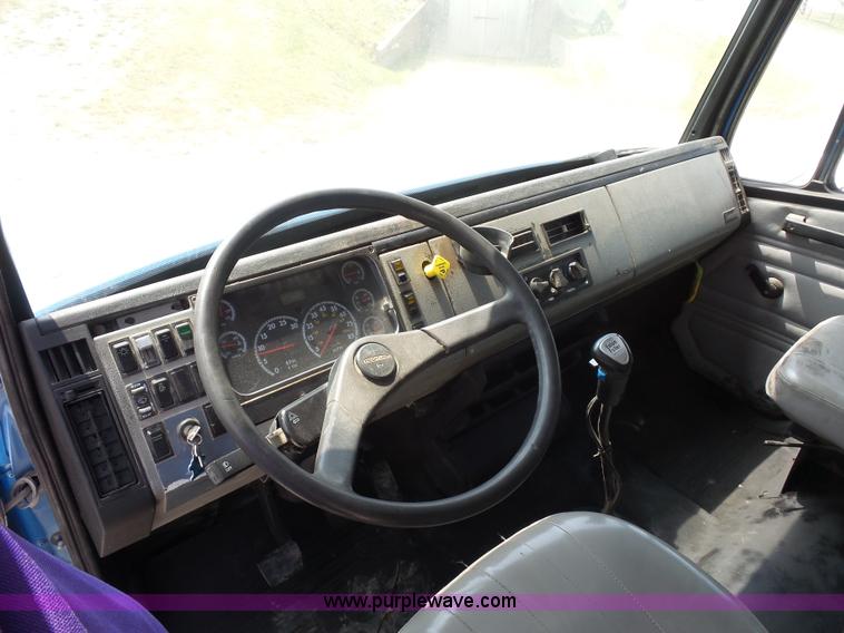 image for item L2846 2002 Freightliner FL80 dump truck