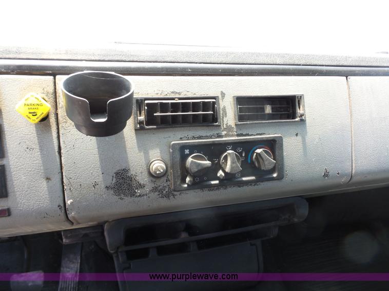 image for item L2846 2002 Freightliner FL80 dump truck