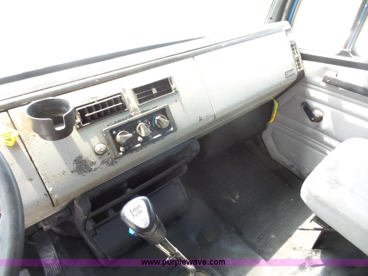 image for item L2846 2002 Freightliner FL80 dump truck