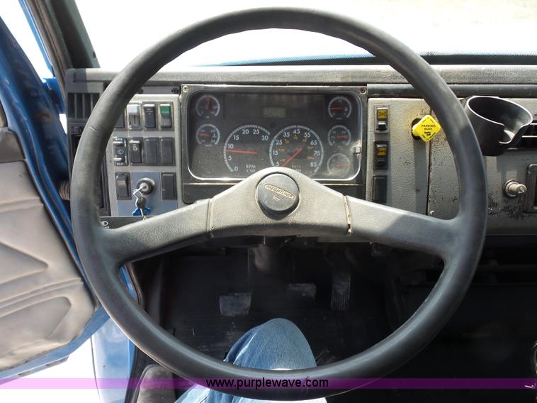 image for item L2846 2002 Freightliner FL80 dump truck