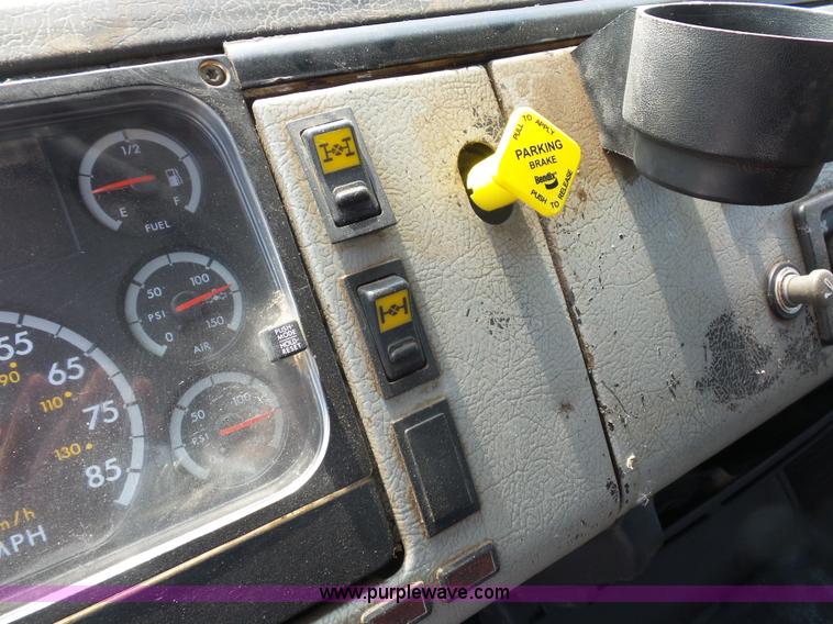 image for item L2846 2002 Freightliner FL80 dump truck