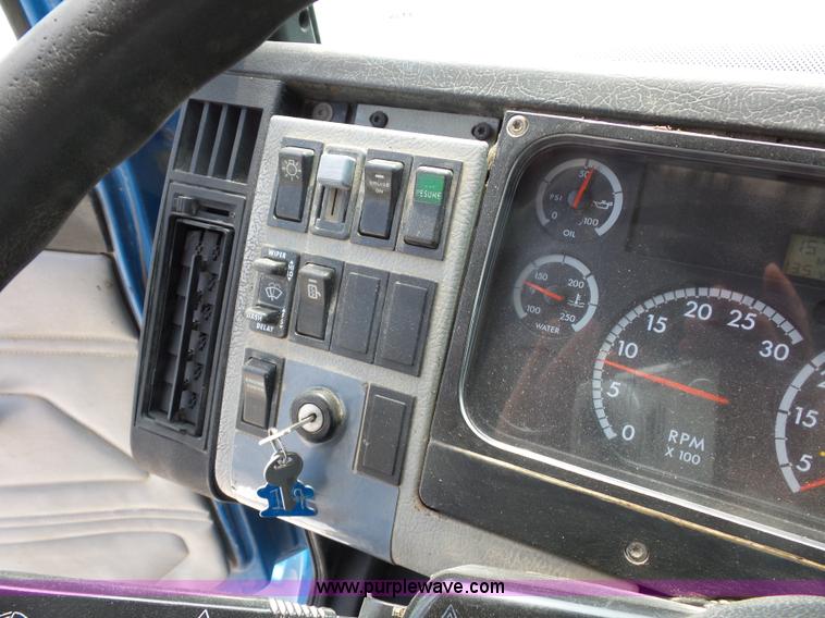 image for item L2846 2002 Freightliner FL80 dump truck