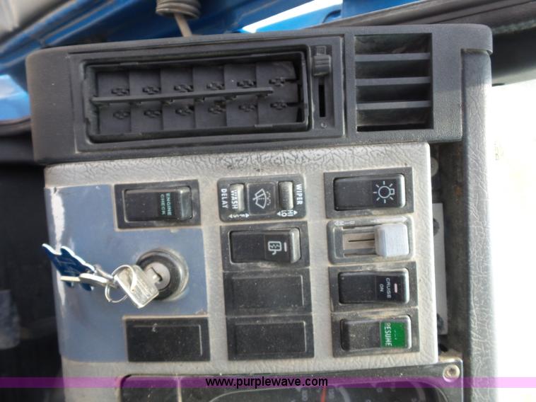 image for item L2846 2002 Freightliner FL80 dump truck