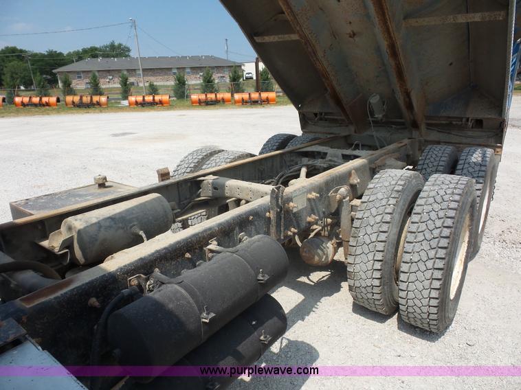 image for item L2846 2002 Freightliner FL80 dump truck