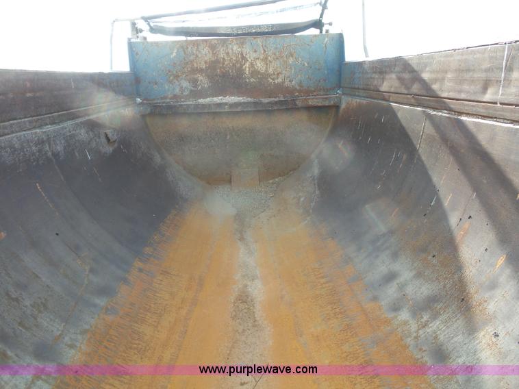 image for item L2846 2002 Freightliner FL80 dump truck